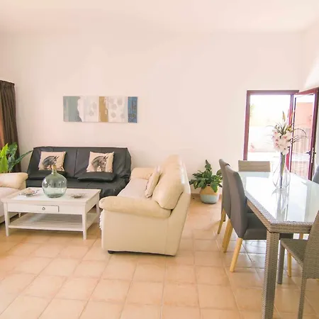 Anju De Tres Con Piscina Villa Corralejo