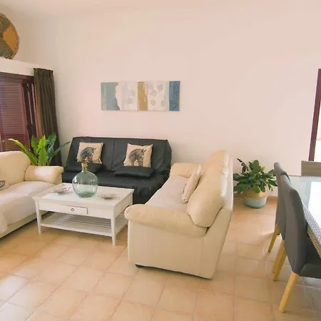 Anju De Tres Con Piscina Villa