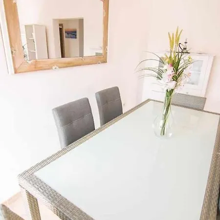 Anju De Tres Con Piscina Villa