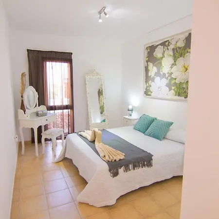 Anju De Tres Con Piscina Villa