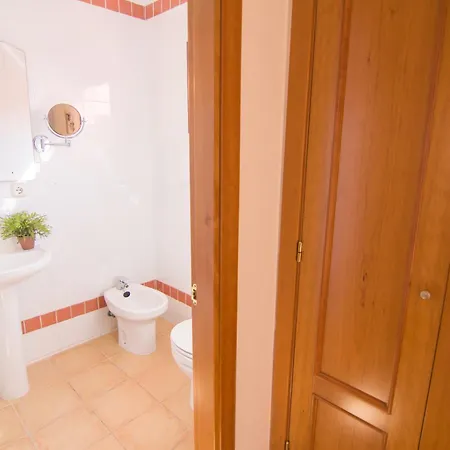 Anju Villas, Tamara Vila Corralejo