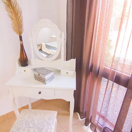 Anju Villas, Tamara Vila *