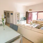 Anju Villas, Tamara Corralejo