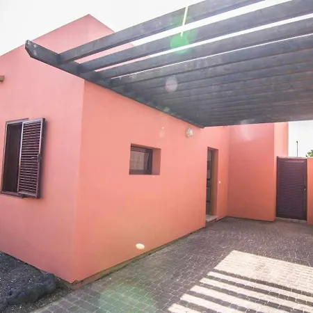 Anju Villas, Tamara Vila Corralejo